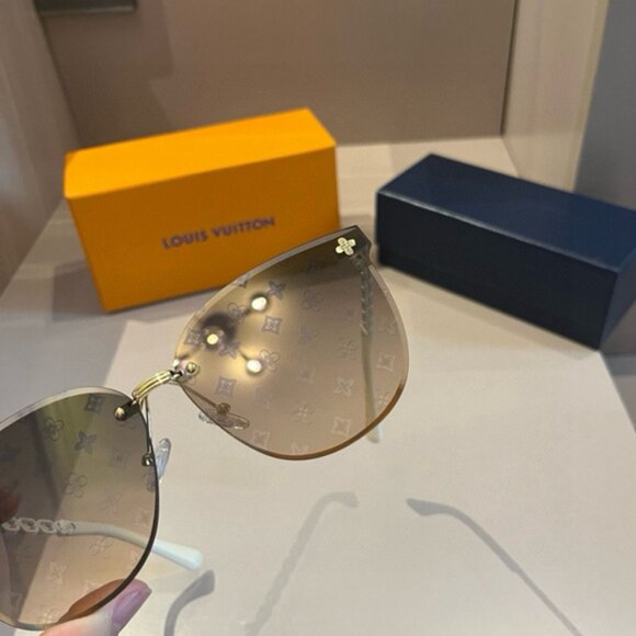 Louis Vuitton Women\'s White Sunglasses main image 7